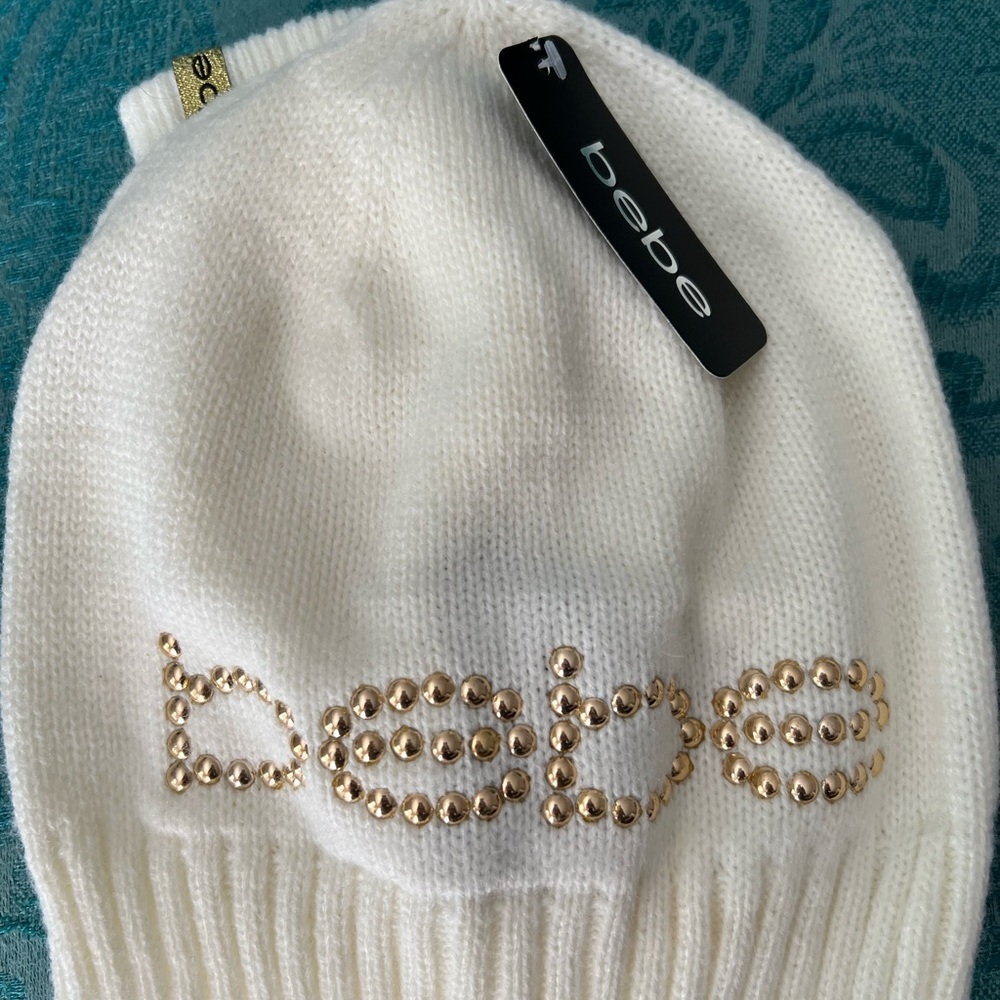 Bebe beanie & gloves set NWT
White/Cream with gold